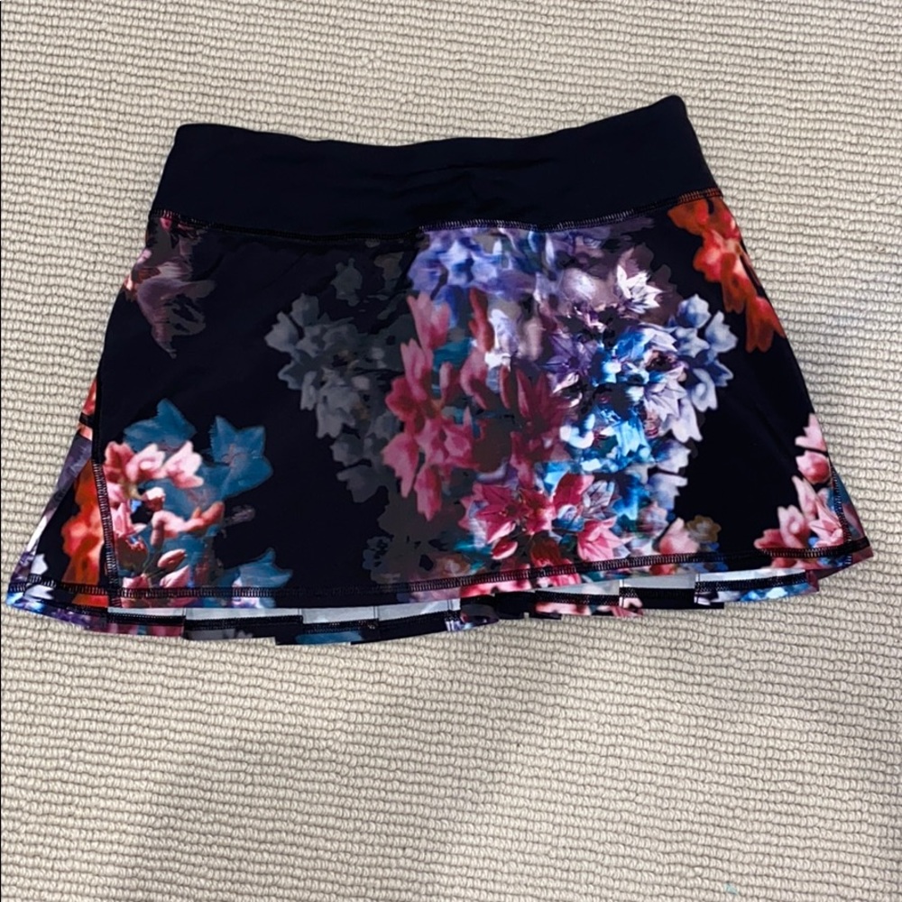 Lululemon skirt with floral print